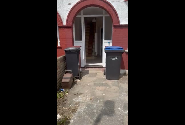 Bright & Spacious 4-Bed Home in Bush Hill Park Main Photo