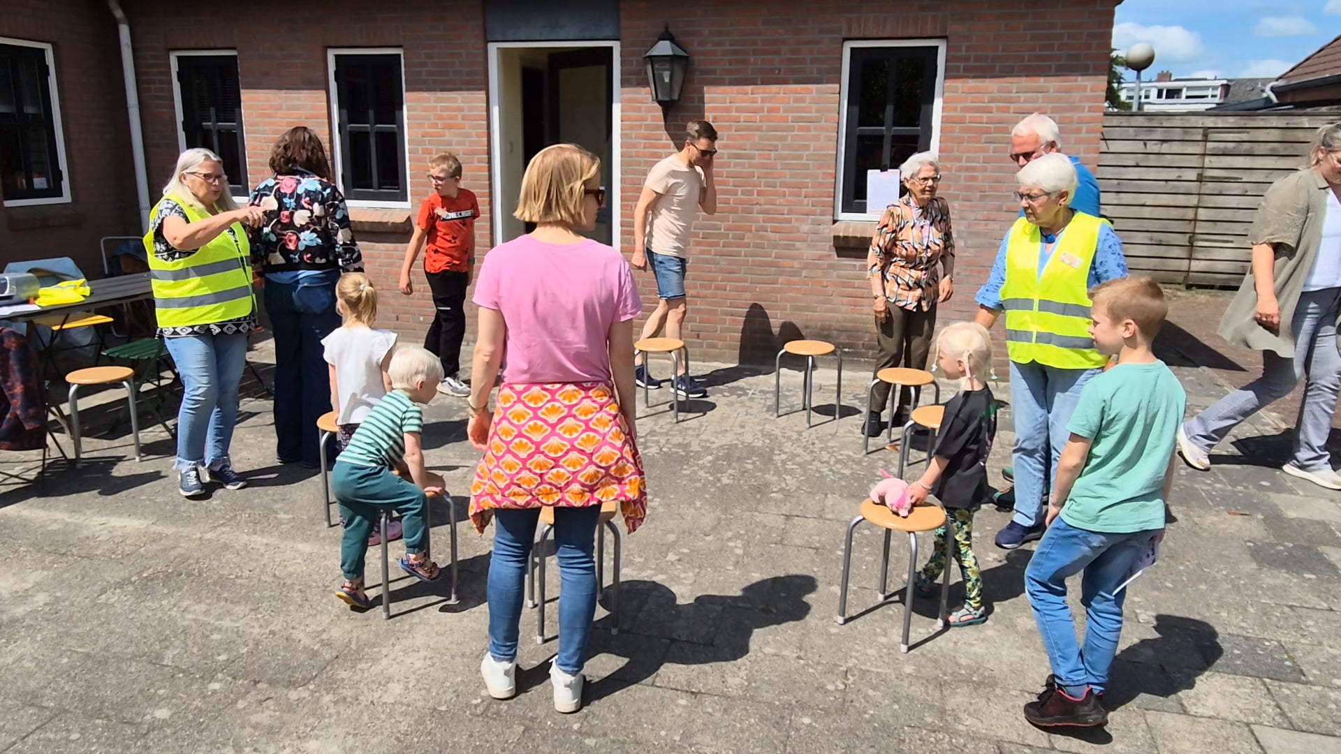 Stoelendans op nationale buitenspeeldag