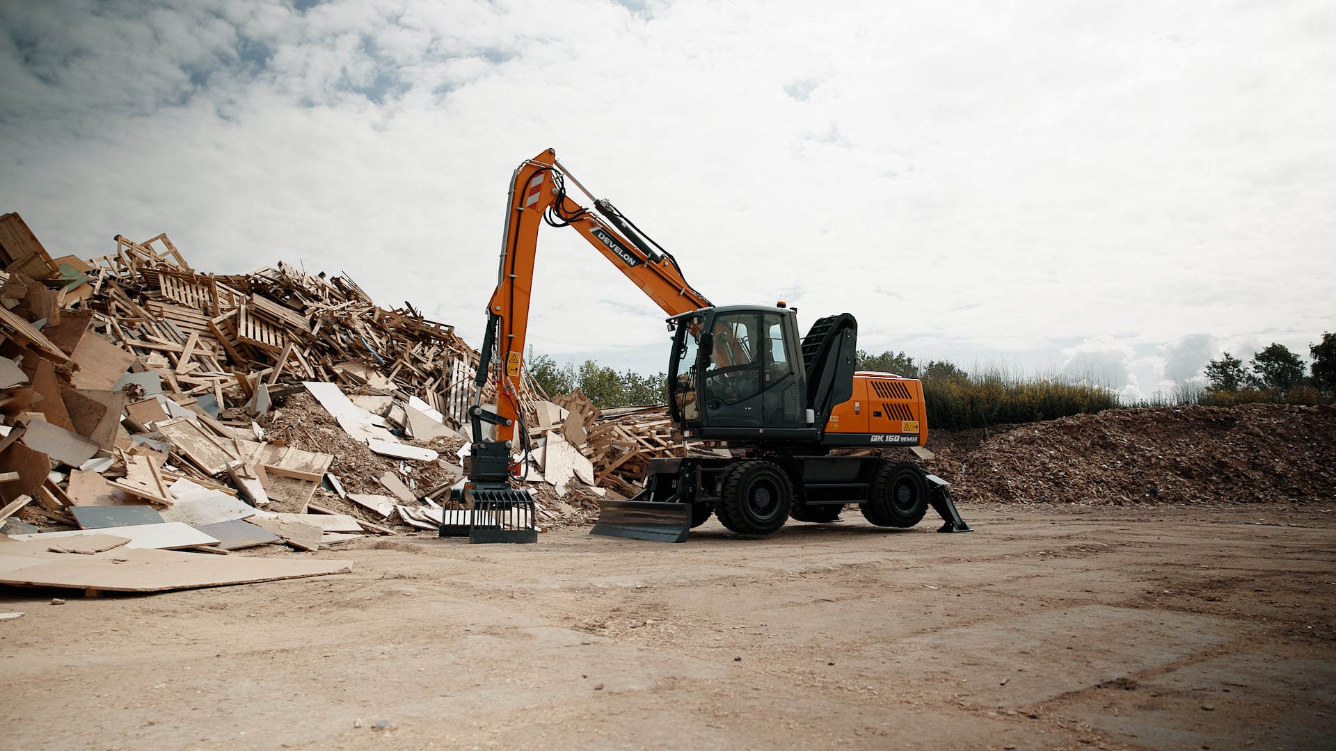 Develon DX160WMH-7 / Material Handler