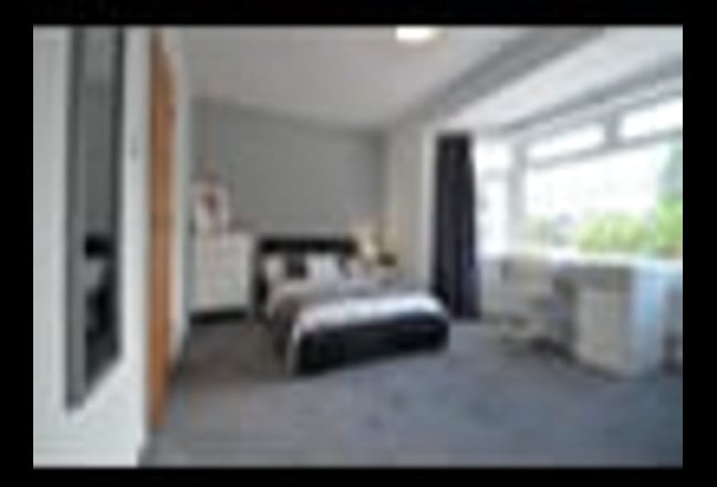 Bright and Airy Ensuite Room- perfect for RR & RDH Main Photo