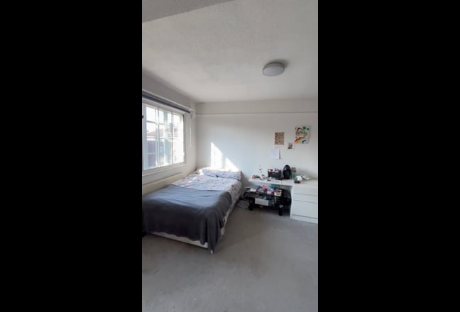 Room to sublet until September  Main Photo