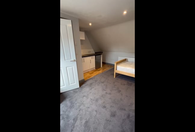 Studio with ensuite and Kitchenette Main Photo