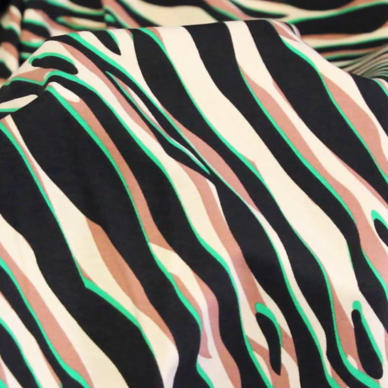 Vidéo: Jersey coton peigné & élasthanne – Zèbre noir, beige & vert