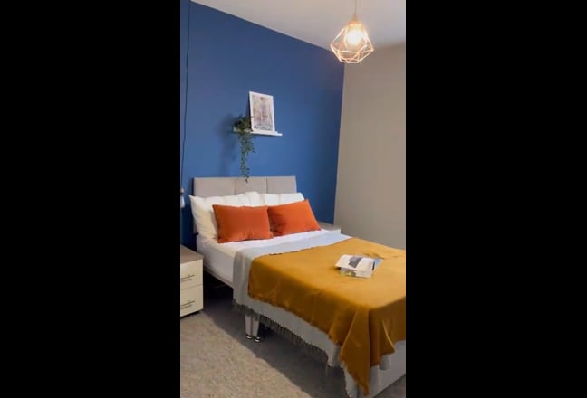 Stunning double room to rent, DY2 Main Photo