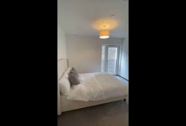 1 Double Room | 5 min walk to Watford Junction Main Photo