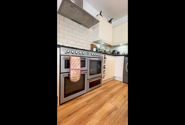 Luxury Double  in Friendly All-Female Home Main Photo