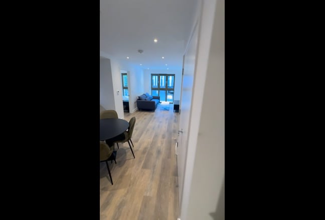 ✨En-Suite Room in Modern 2 bedroom Flat✨ Main Photo