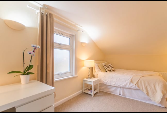 Video 1: The Room £1,350 pcm (Including bills)