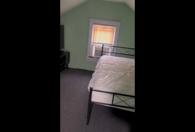 Private room available in home  Main Photo