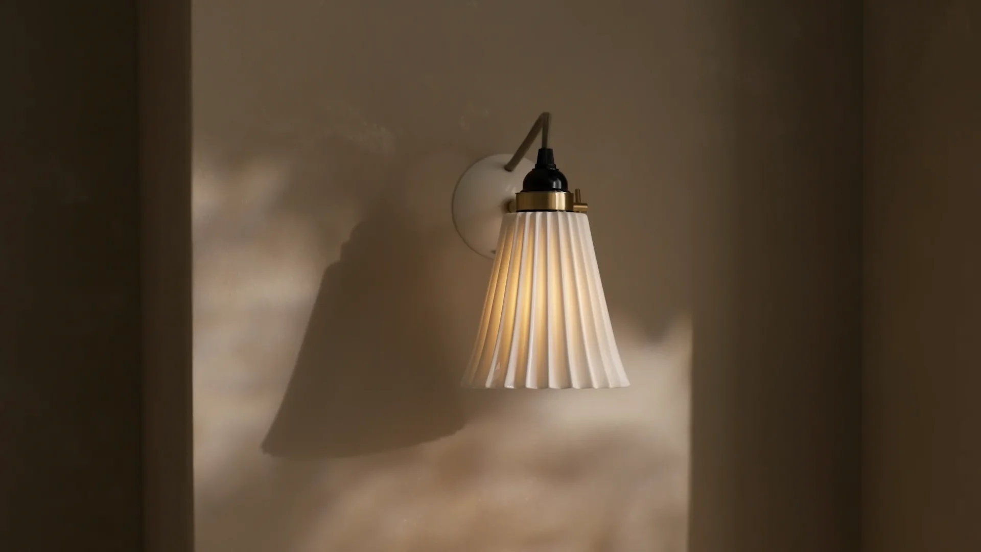 O.BTC | Hector Pleat Medium Wall Light – ORIGINAL BTC