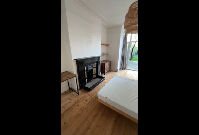 Bright Double Room - high spec finish Main Photo