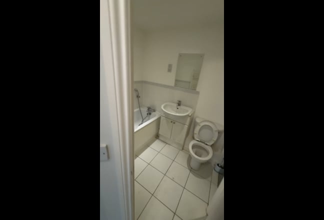 2 Bedroom Flat to Rent in Northwoodhill HA6 Main Photo