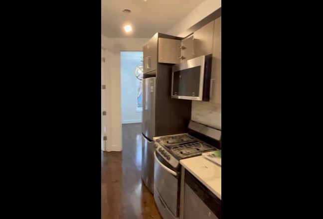 NO FEE Spacious rooms with private bath + a/c!!!! Main Photo