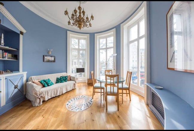 Video 1: circular sitting room