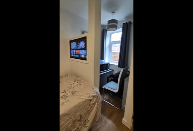 July 1st | Room with ensuite & kitchenette Main Photo