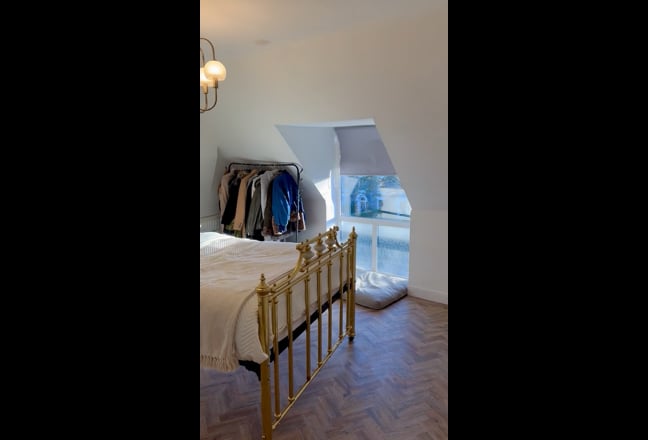 2Bed 2Bath Top Floor apartment in Golden triangle Main Photo