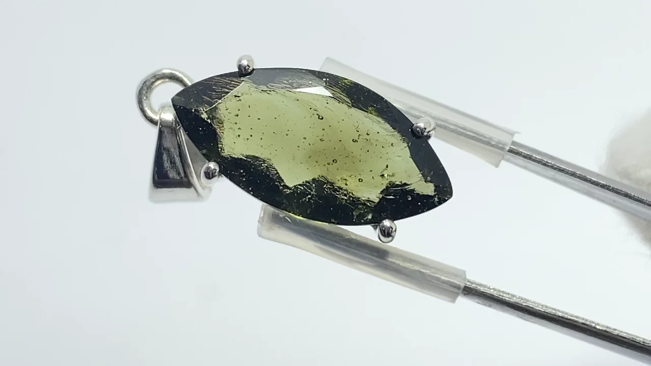 宝石質 モルダバイト AAA スクエアファセットカットペンダントトップ 宝石質 モルダバイト AAA スクエアファセットカットペンダント