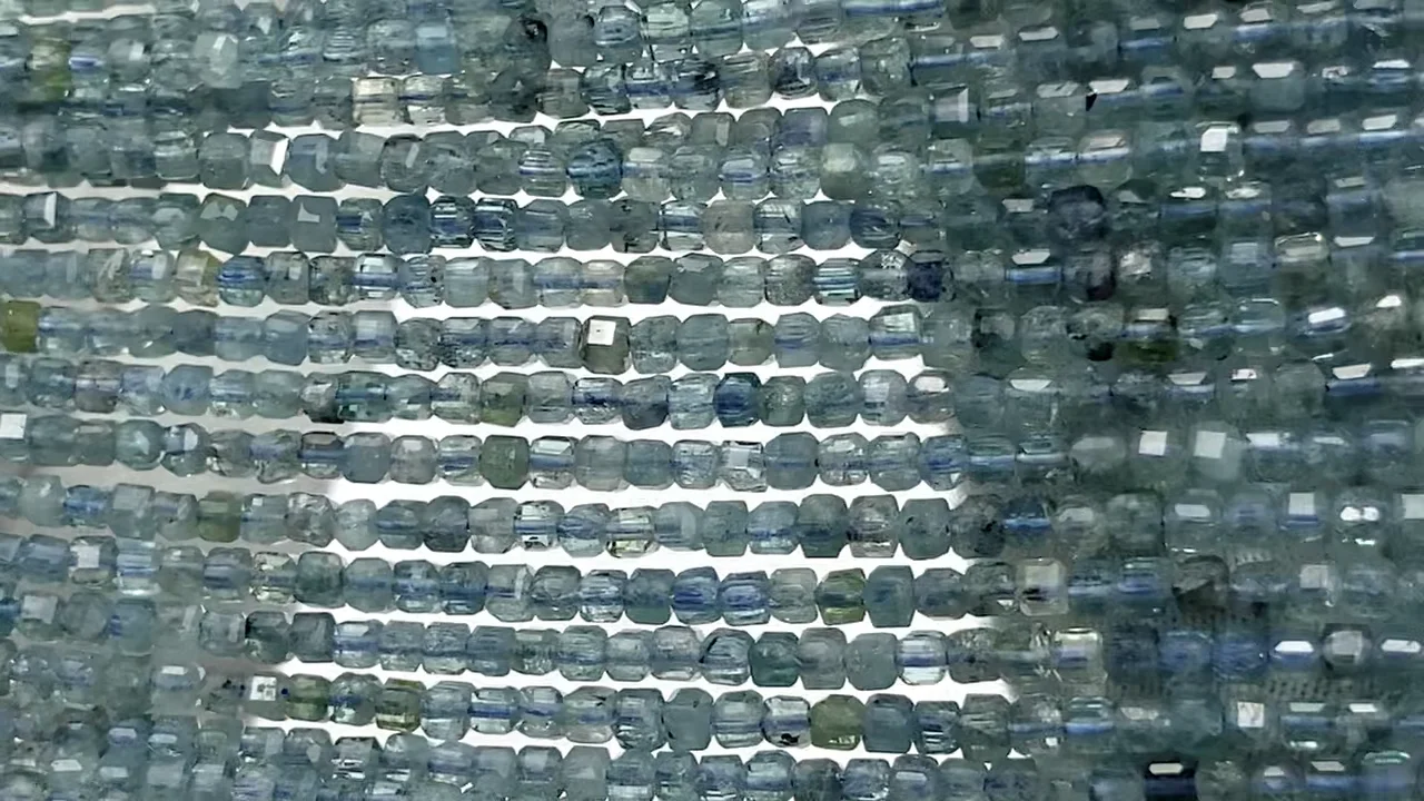 スモーキーブルートルマリン キューブカット2×2×2mm 半連/1連｜天然石 