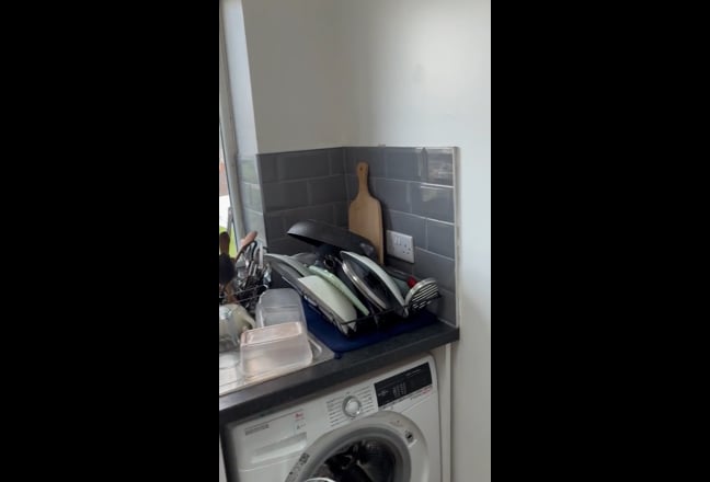 Newly refurbished 4 bedrooms house Main Photo