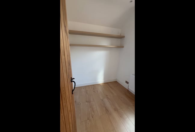 Available Rooms Rent with Bed and Wardrobe  Main Photo