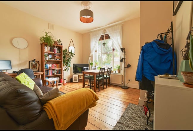 Video 1: Light and airy lounge