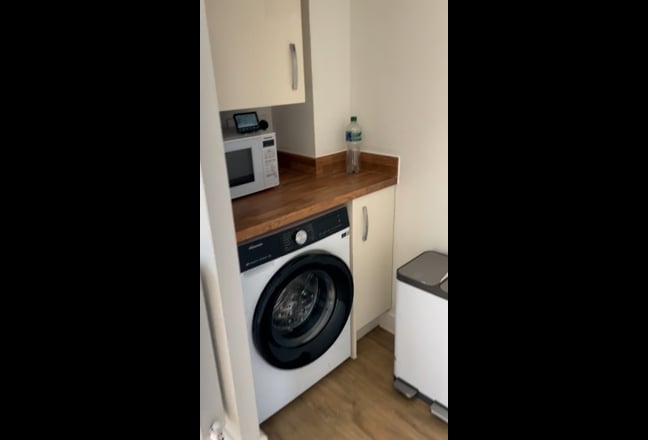 Furnished Double room with own bathroom, parking Main Photo