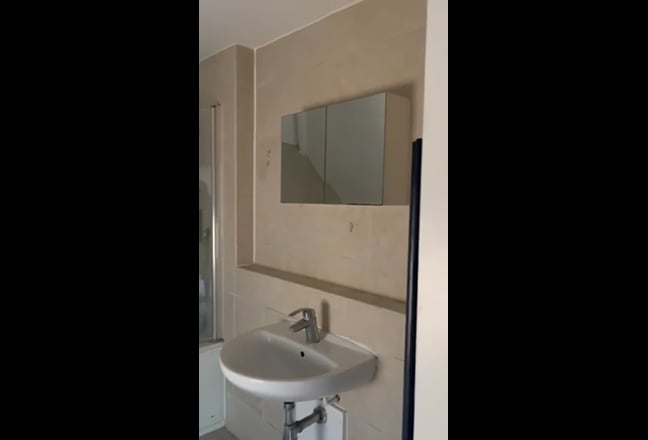 A large furnished room in a shared flat  Main Photo