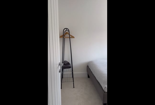 Luxurious Double Bedroom - recently renovated!! Main Photo
