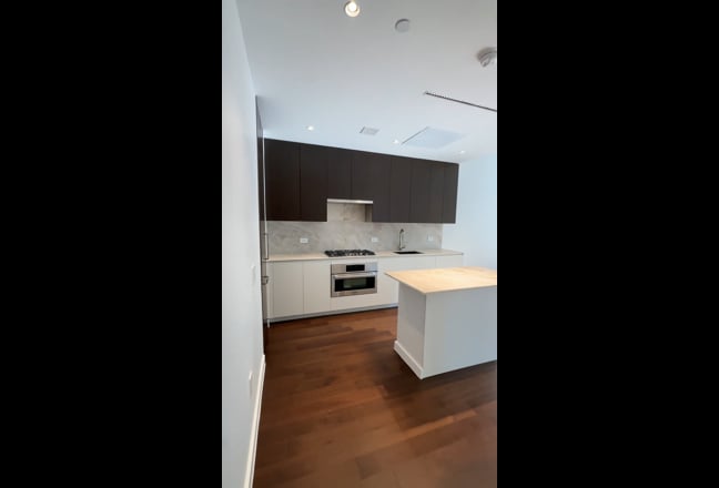 Room in Brand New Apartment - 3 min walk to Trains Main Photo