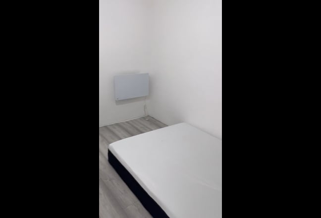 Studio flat available very clean  Main Photo