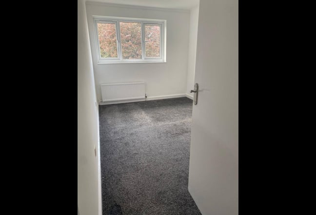 Double room available immediately bills included Main Photo