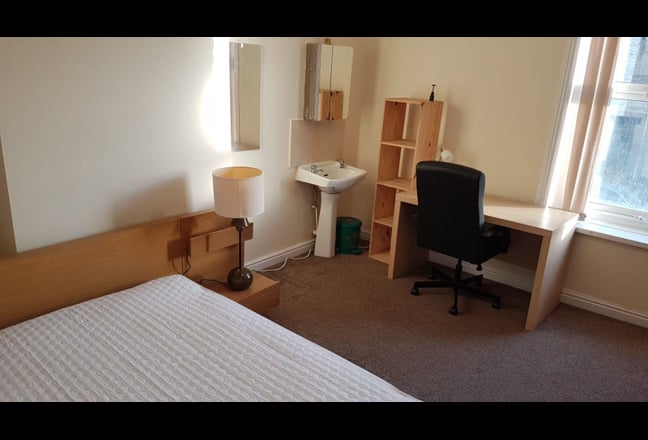 Dbl Large Room Available  in S2 City Centre  Main Photo