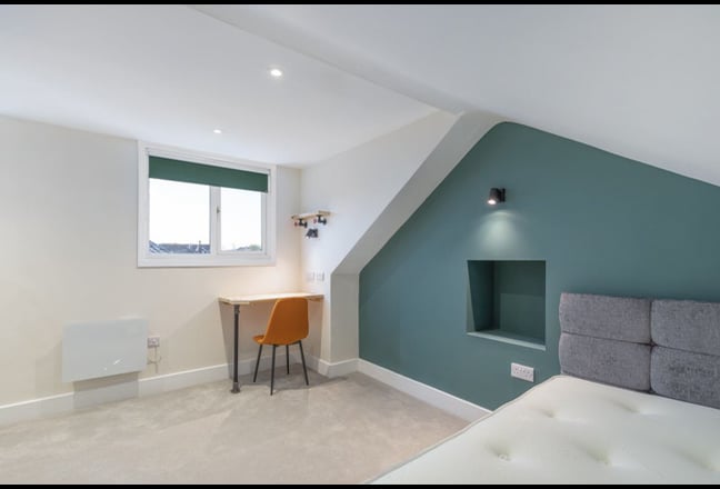REDUCED!! - Double Beds with Ensuites - Bills inc Main Photo