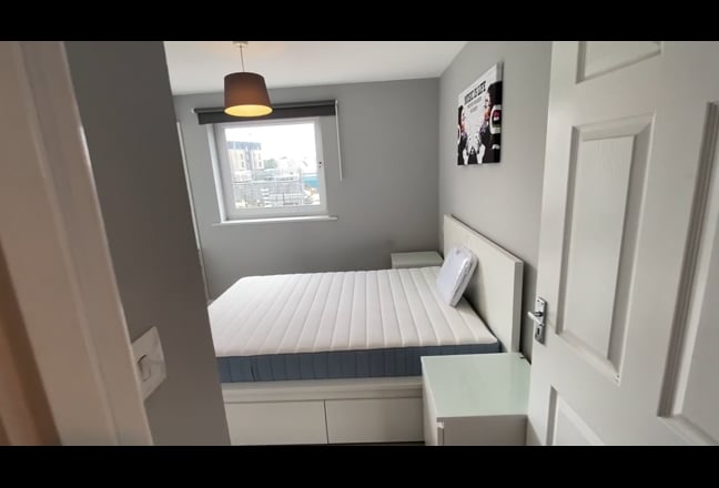 1 bed flat near Ocean Village Main Photo
