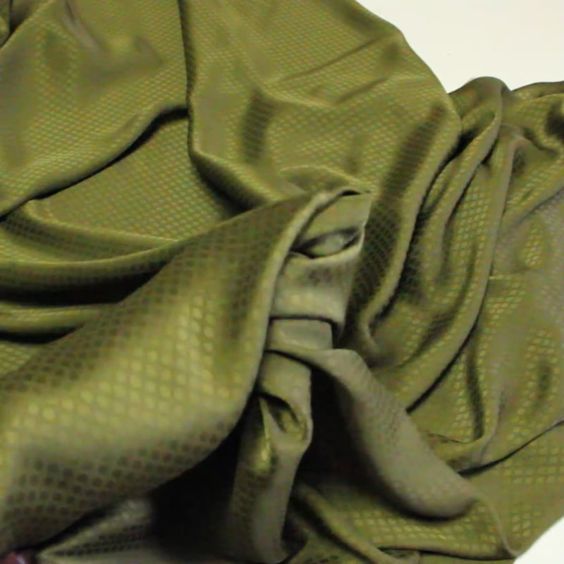 Vidéo: Satin 100% soie jacquard - Ovale kaki Vidéo: Satin 100% soie jacquard - Ovale kaki