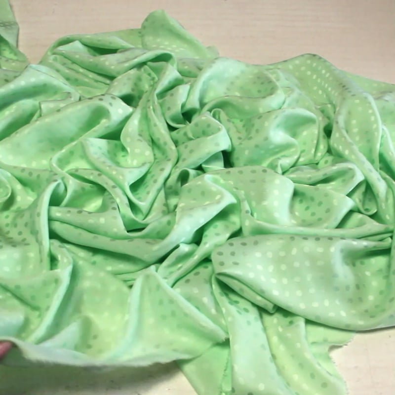 Vidéo: Satin 100% soie jacquard - Pois vert clair
