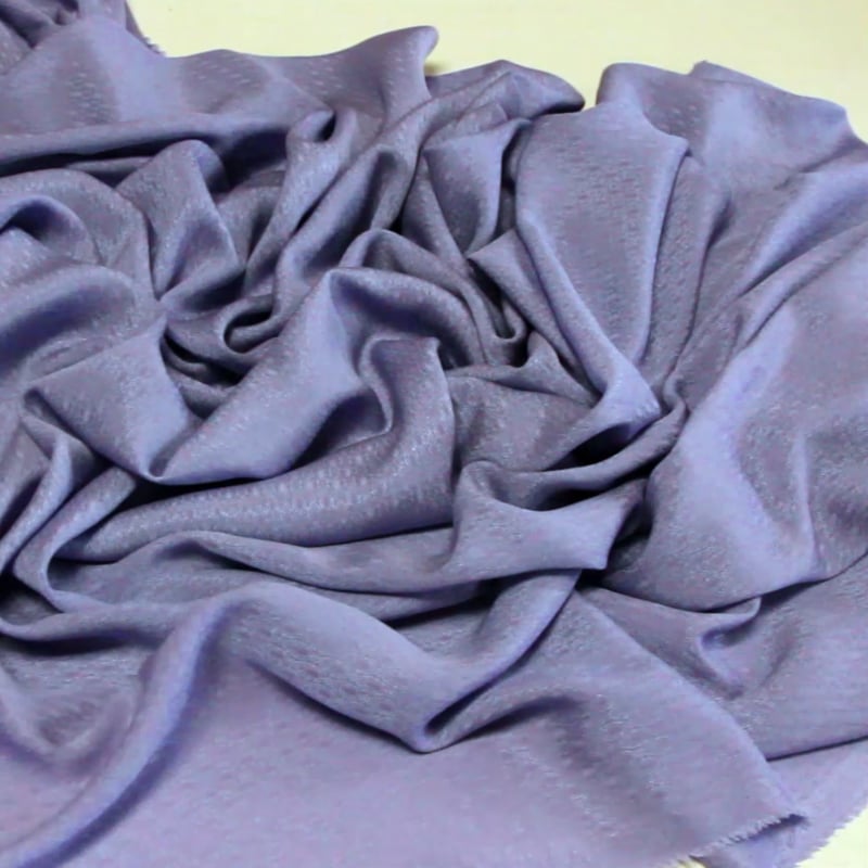 Vidéo: Satin 100% soie jacquard - Ill mauve Vidéo: Satin 100% soie jacquard - Ill mauve