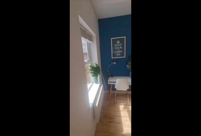 Bright and airy room in fantastic location (CR) Main Photo