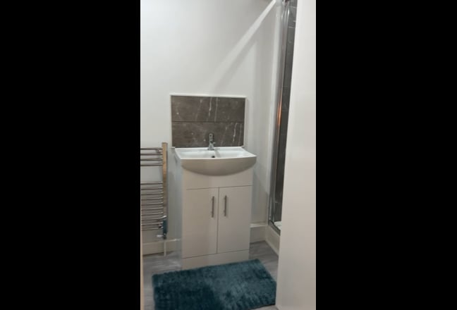 House Share - 2 Ensuite Double Rooms Available Now Main Photo