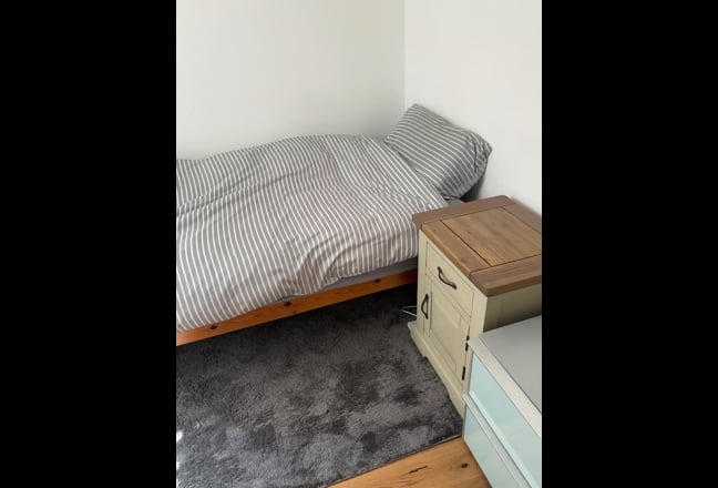 Furnished single room, bills included Main Photo