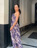 Vidéo: Robe midi imprimée avec encolure sans bretelles Vidéo: Robe midi imprimée avec encolure sans bretelles
