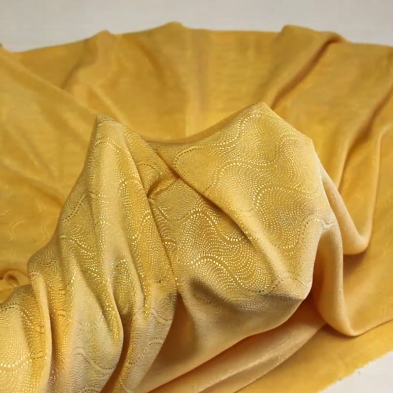 Vidéo: Satin 100% soie jacquard - Wave pointillé jaune orangé