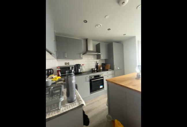 Double bed en-suite fully furnished - New build Main Photo