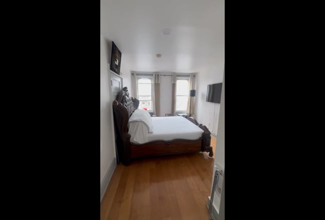 Large bedroom for rent  Main Photo