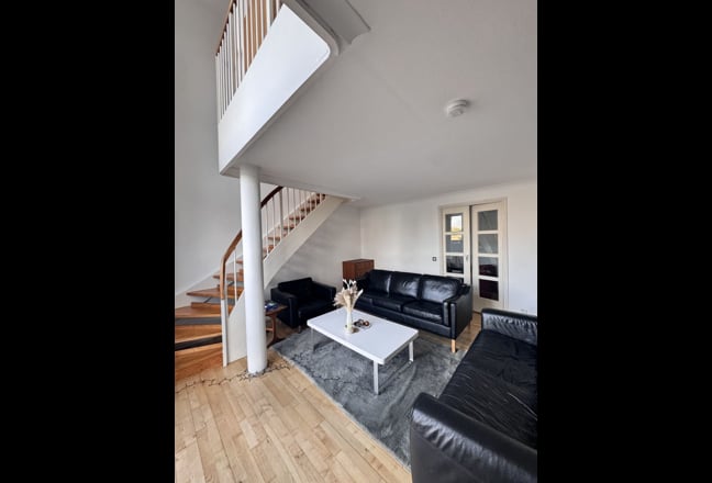 Stunning Double Room w/ Canary Wharf View Main Photo
