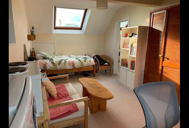 Loft Studio: Self-Contained En-Suite Main Photo