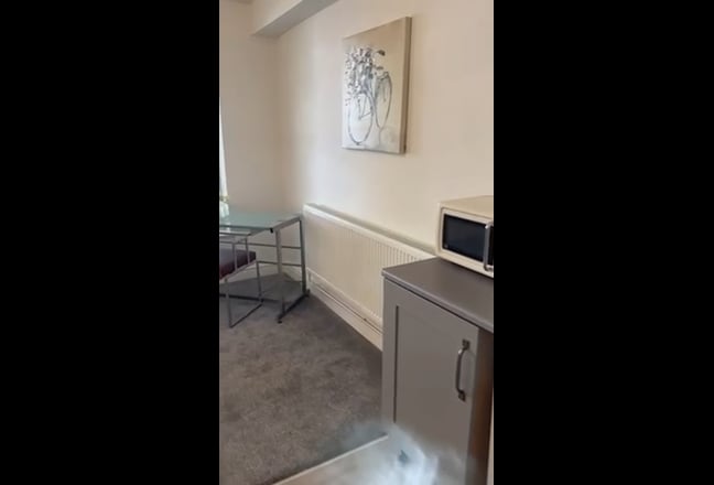 Newly furnished Large open plan room   Main Photo