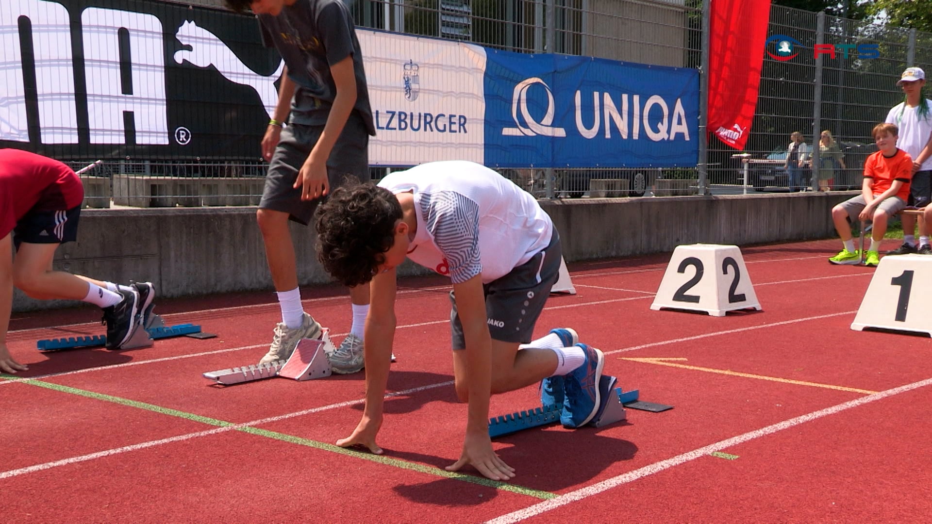 schnelle-beine-leichtathletik-action-beim-schueler-wettbewerb