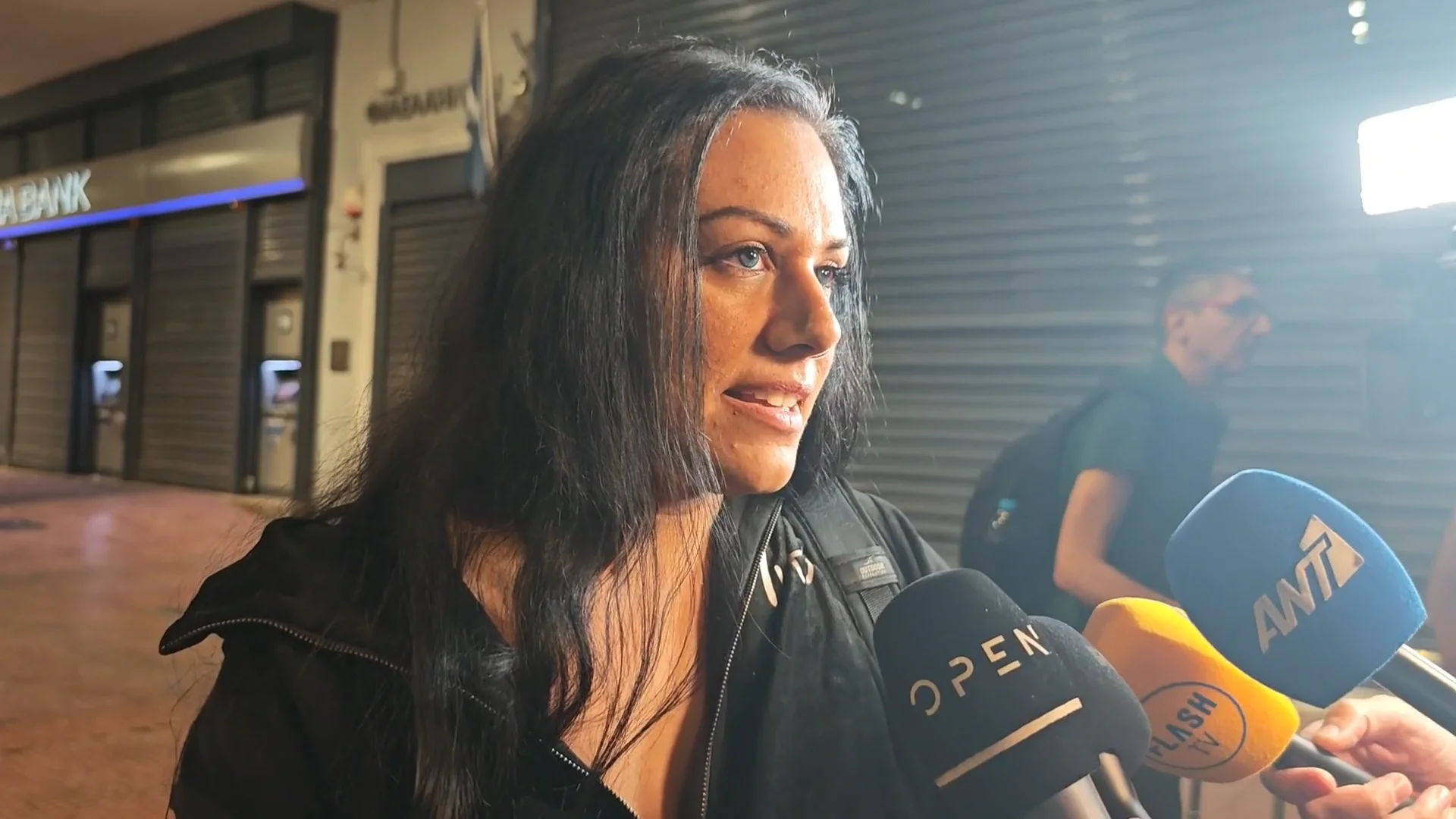 «Φοβηθήκαμε, ήμασταν τέσσερις μέρες στα καταφύγια» - Στο Σύνταγμα οι  πολίτες που απεγκλωβίστηκαν από το Ισραήλ