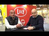 Cyril Lomenech examina el mercado lácteo español y francés, y expone las soluciones de Lely para optimizar el ordeño y la alimentación